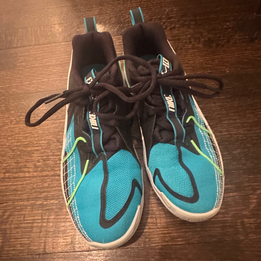 Nike G.T. Cut 3 Boys' basketball sneakers, size 3 Like New